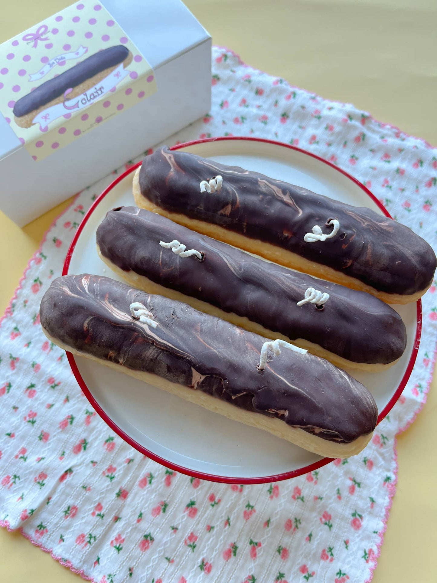 {The Wednesday Co.} La Vida Eclair Candle