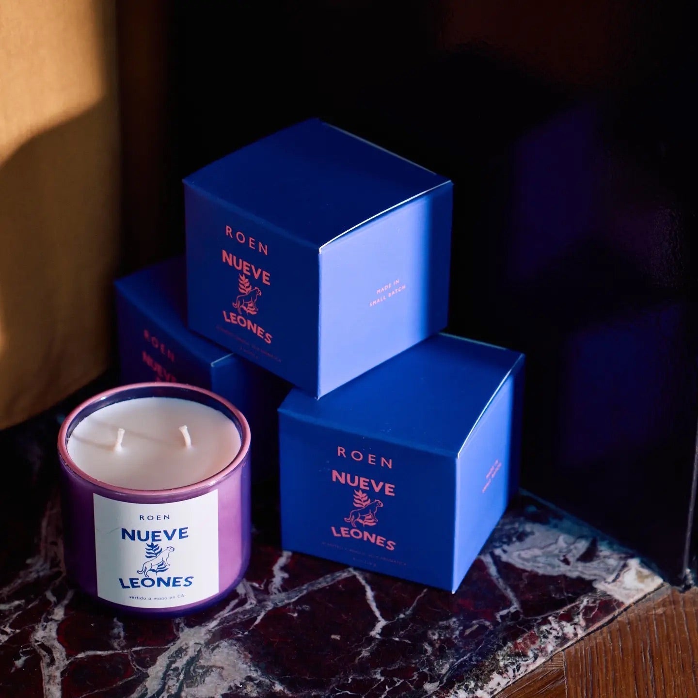 Roen:  Nueve Leones Candle