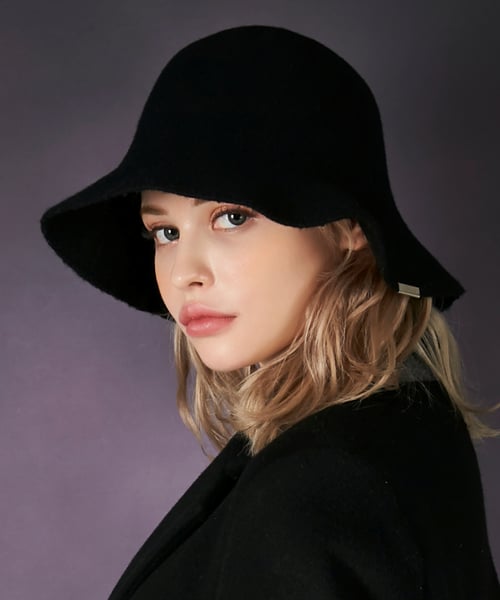 VARZAR Bold Metal Tip Cloche Hat Black